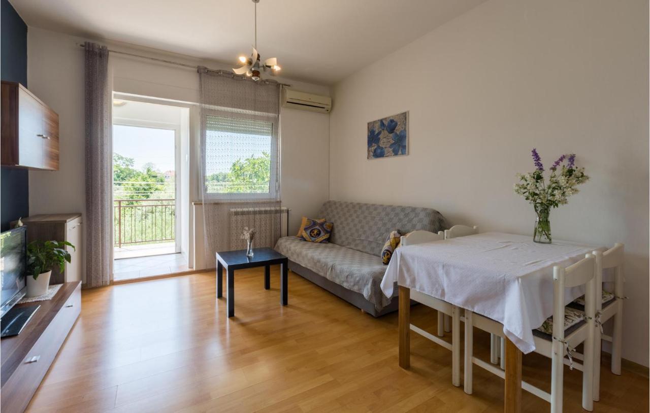 Gorgeous Apartment In Umag With Wifi Apartman